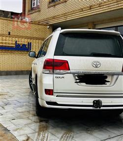 تۆیۆتا لاند کروزەر